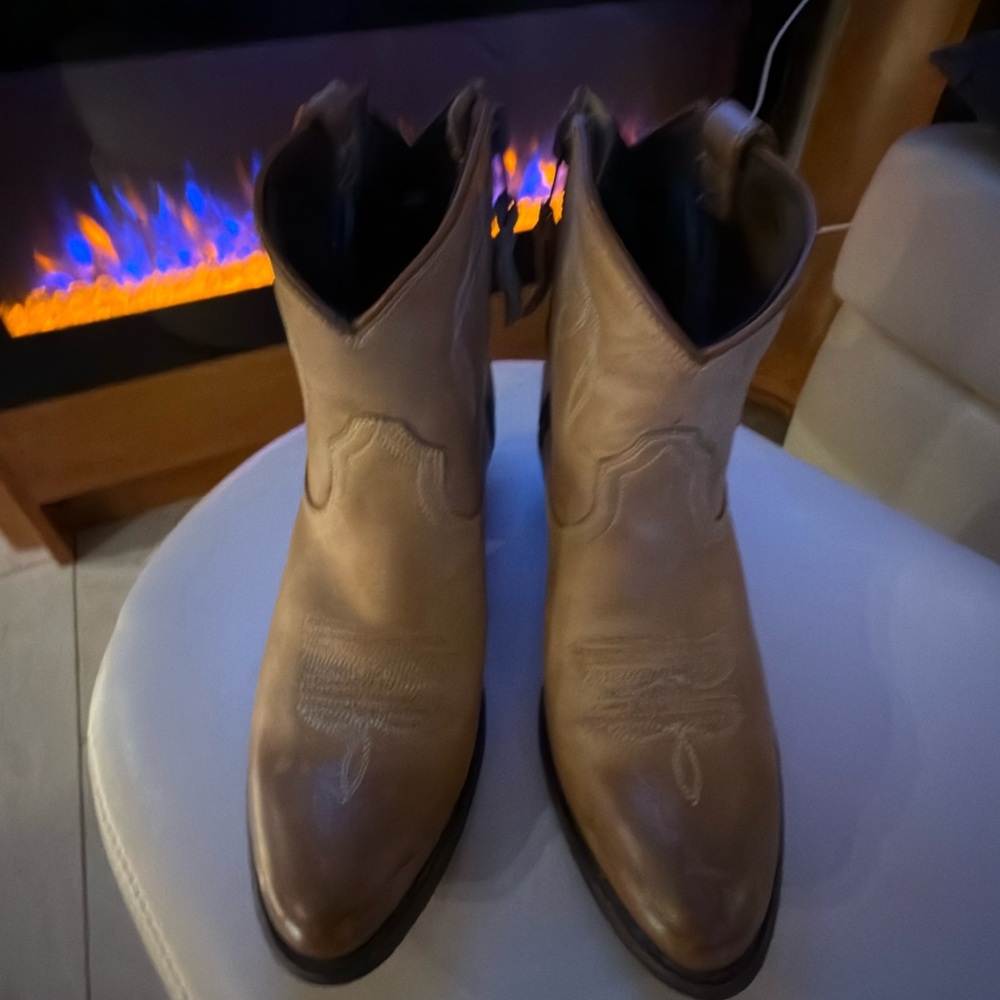 Ariat Tan Leather Cowboy Boots Booties in Womens Size 9M